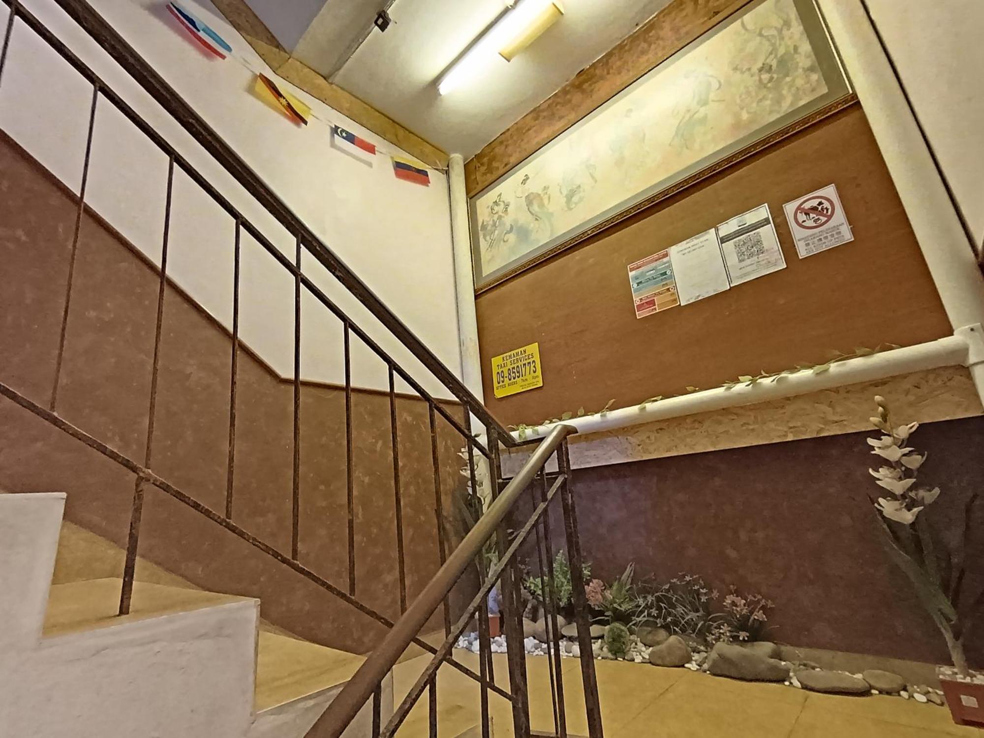 New Budget Inn Hotel Chukai Exterior foto
